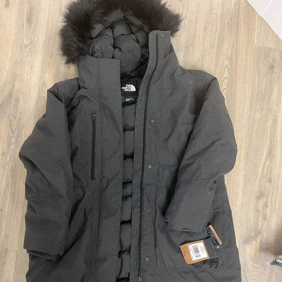 The North Face Jackets & Blazers - The Northface downtown women’s parka with tags